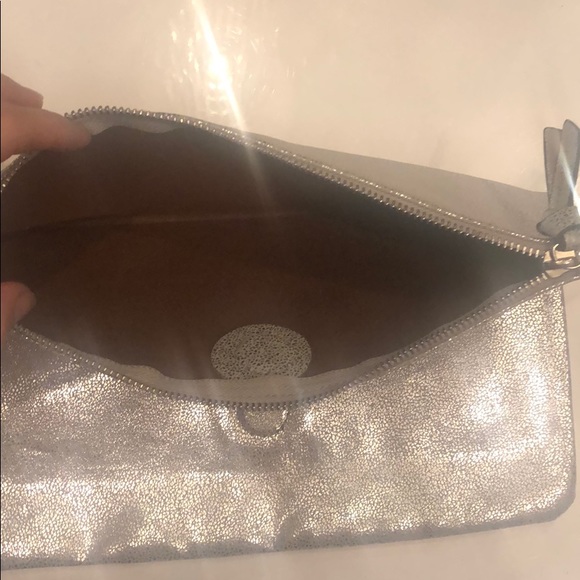 3/25$ 🦋 Shinny silver little purse like new - Picture 3 of 5